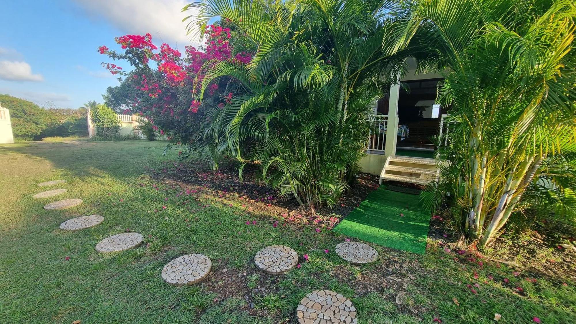 La Villa Rainbow & Ses 2 Kabanes Sainte-Anne  Exterior photo